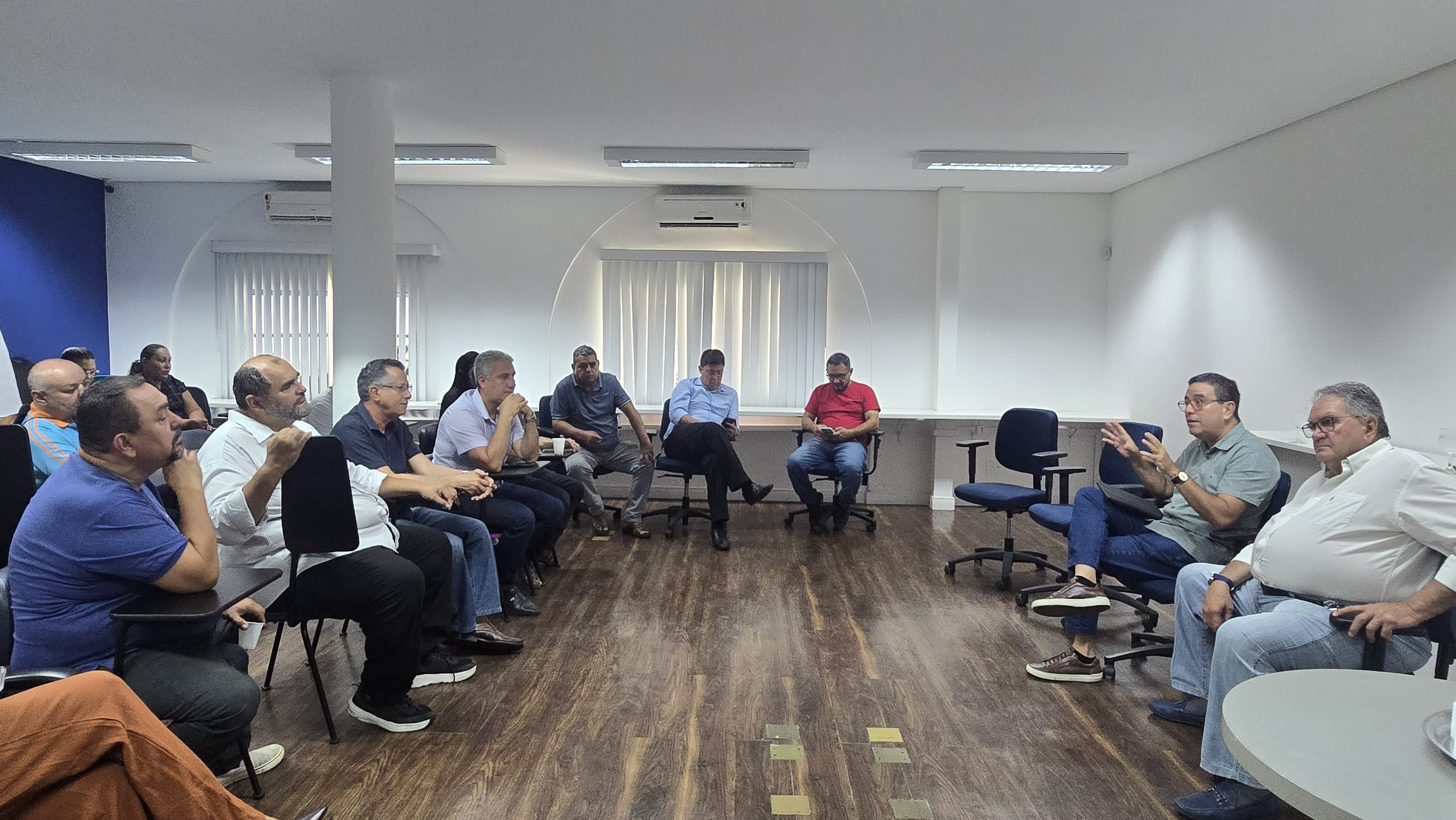 Reunião na OCB-AM fortalece articulação entre cooperativas de transporte e cooperativas de crédito no Amazonas